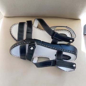 LIJEPE I PRAKTIČNE CRNE ŽENSKE SANDALE – NOVO!