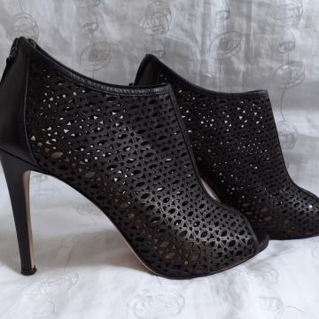 Lola Cruz kožne cipele sandale štikle gležnjače