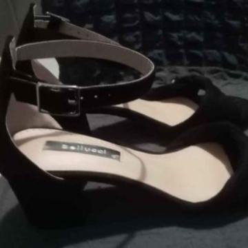 M.BELLUCCI BR. 37 NOVE KVALITETNE SVEČANE SANDALE