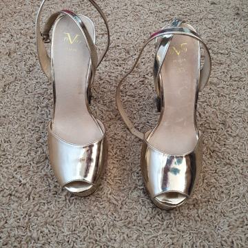 Nove Mario Versace 19V69 zlatne štikle veličina 40