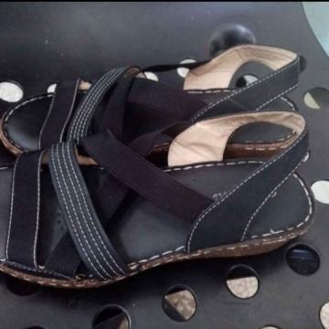 Moenia br 38 kožne kvalitetne sandale