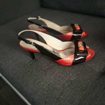 Narančasto crne sandale na petu