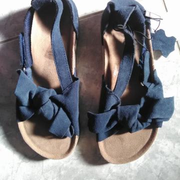 2+1 gratis! Nenošene moderne sandale "Reserved", od prave kože, br.37