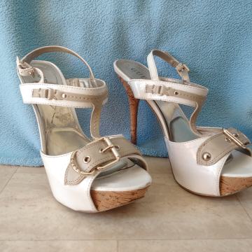 Otvorene sandale Guess, br. 38.5 na platformu i visoku petu