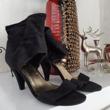 PIMKIE CRNE SANDALE 36