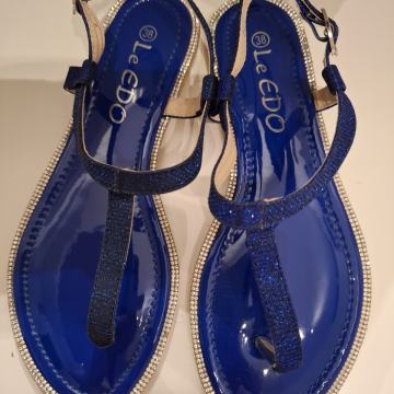 Nove plave sandale