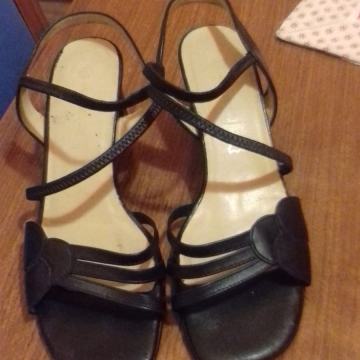 Predivne sandale br.39