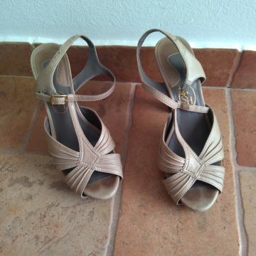 Prodajem sandale