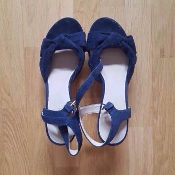 Prodajem nove zenske sandale broj uk 7 40/41