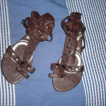 prodajem ženske sandale,malo korištene,jako sexi