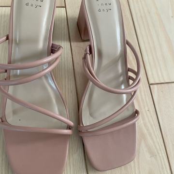 Puder prljavo roze kozne sandale vel. 43