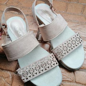 Sandale s dijamantićima