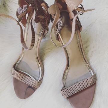 Roze sandale 41 vel NOVO