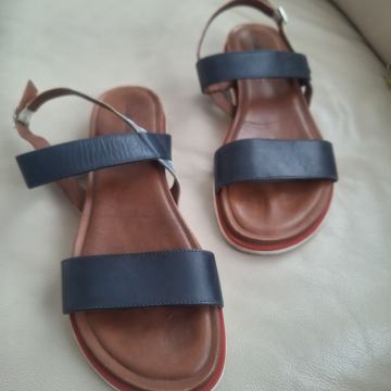 Salamander kozne sandale br 42