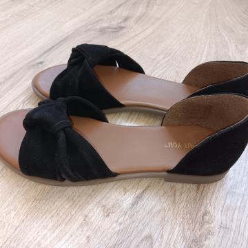 Nove sandale 39