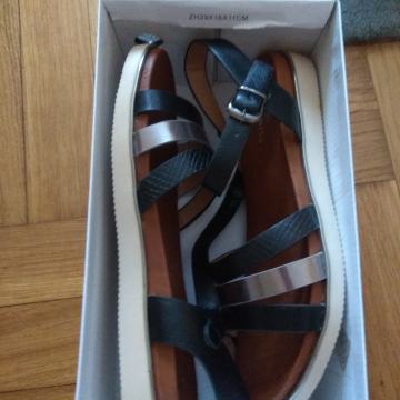 nove sandale 41