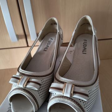 Sandale bež, vel.38