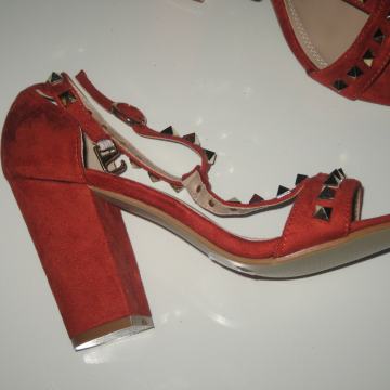 SANDALE BR. 37 - NOVO