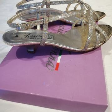 Sandale nove, broj 36, kožne