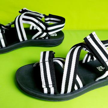 Nove sandale Camper 39