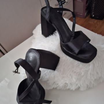 sandale na debelu  petu br.39