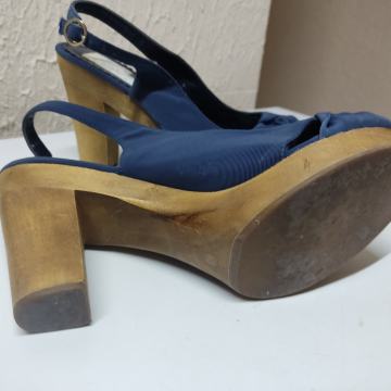 Sandale s drvenom petom, prekrasne, kao nove