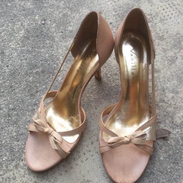 Sandale na petu bež gamoš br 38