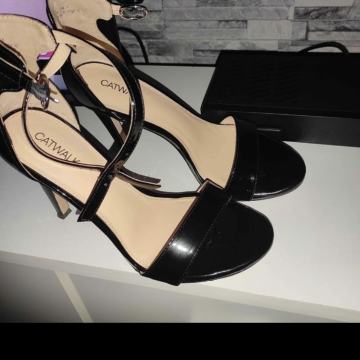 sandale na petu vel.38 elegantne