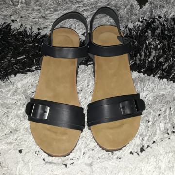 SANDALE NA PUNU PETU