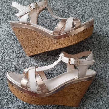 Sandale na punu petu