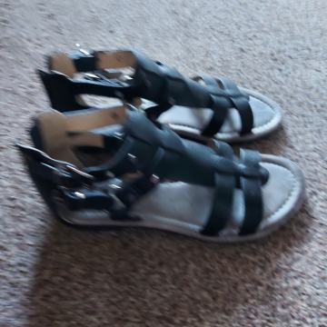 Sandale,novo