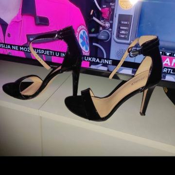 sandale ženske br 38