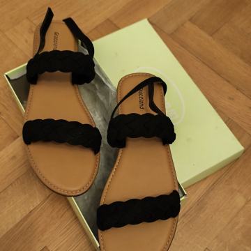 Sandale ženske broj 42