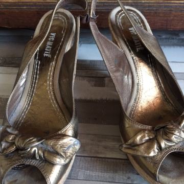 Sandale zlatne Vic Matiè br 40