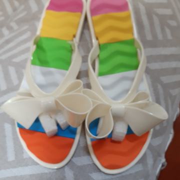 NOVE ŠARENE PLASTICNE JAPANKE 37