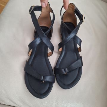 SHEBA kozne sandale br 40