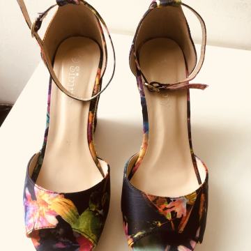 Simmy sandale kao nove 40