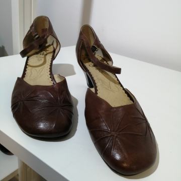 SMEĐE CAPRICE SANDALE 41