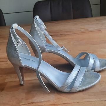 Nove srebrnaste sandale