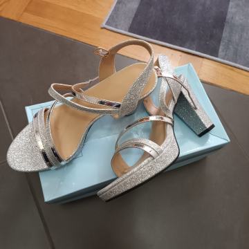 Srebrne zenske sandale br.40