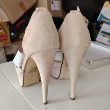 Štikle / sandale Tulipano broj 38