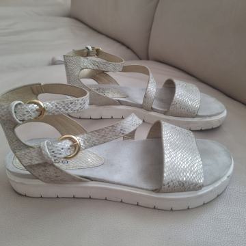 STUDIO LONDON kozne sandale br 37