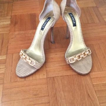 Svečane ženske sandale na petu boje kože broj 37