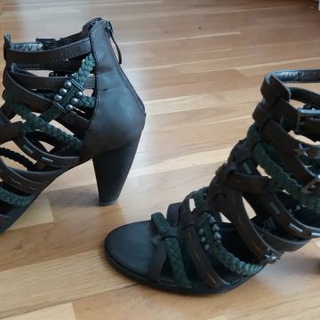 Tamaris kozne sandale br 38