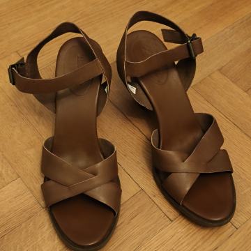 Tiberland kožne sandale broj 42