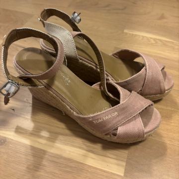 Tom Taylor sandale spagerice na petu