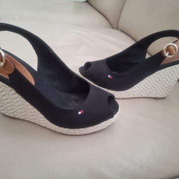 Tommy Hilfiger sandale br 36
