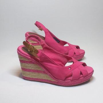 TOMMY HILFIGER sandale / špagerice br. 39