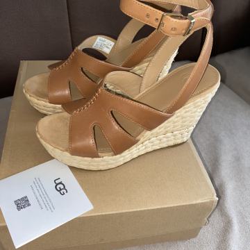 Ugg sandale NOVE
