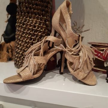 UTERQUE BEŽ SANDALE 37